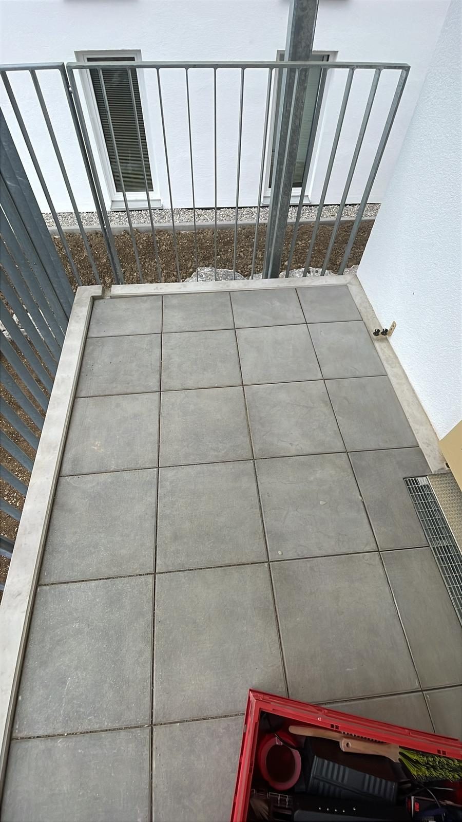 Terrassenplatten nachher: deutlich hellere, gereinigte Oberfläche